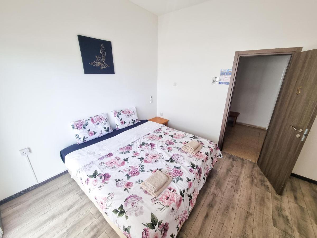 Citycenter Rooms Next To The Beach Larnaca Buitenkant foto
